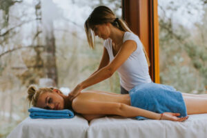 सर्दियों में तेल मालिश के फायदे: Body Massage in Winter