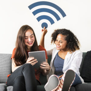 हर कोने में तेज़ WiFi चाहिए? आज़माएं ये 5 आसान जुगाड़, बिना नया राउटर लिए बढ़ेगी स्पीड