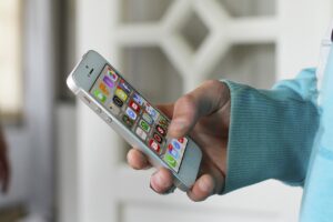 Tech Tips: अगर आपका स्मार्टफोन स्लो हो गया है, तो बस 2 मिनट में ये सेटिंग्स बदलें और फोन को बना दें फिर से नया जैसा!