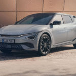 KIA EV 5 लॉन्च: 520 KM रेंज वाली यह इलेक्ट्रिक SUV गरीब लोगों का दिल क्यों जीत रही है? जानिए कीमत, फीचर्स और फायदे