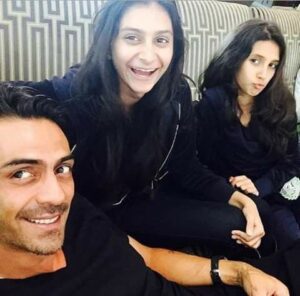 Arjun Rampal Daughter: अर्जुन रामपाल की बेटी माहिका बनीं इंटरनेट सेंसेशन, 21 साल की उम्र में ब्यूटी और स्टाइल में दी सारा-जाह्नवी को टक्कर, वीडियो देख फैंस बोले-