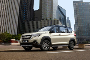 Innova और Tata SUV का बाप बनकर लौटा Maruti का प्रीमियम 7 सीटर MPV Suzuki XL7 फैमिली कार, 67,000 बंपर डिस्काउंट के साथ पाएं