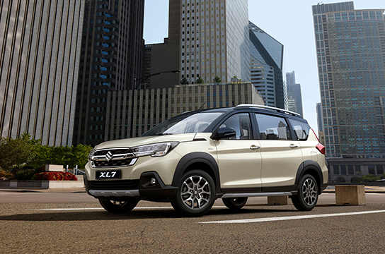 Innova और Tata SUV का बाप बनकर लौटा Maruti का प्रीमियम 7 सीटर MPV Suzuki XL7 फैमिली कार, 67,000 बंपर डिस्काउंट के साथ पाएं