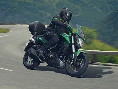 Bajaj Dominar 400 2025: लॉन्ग राइड्स के शौकीनों के लिए दमदार स्पोर्ट्स-टूर बाइक लॉन्च, मिल रहा 30 kmpl का तगड़ा माइलेज