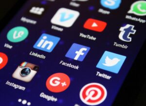 आपकी प्राइवेसी खतरे में! ये Apps चुपचाप चुरा बेच रहे हैं आपकी निजी तस्वीर और कॉन्टैक्ट नंबर की जानकारी – अभी करें डिलीट वरना पछताएंगे