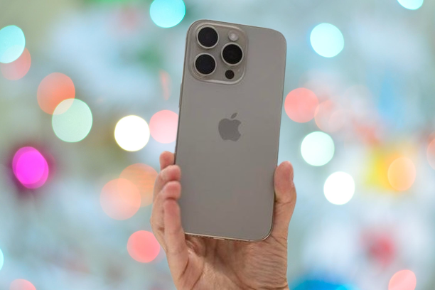 iPhone 17 Leaks: अब बेस मॉडल में भी मिलेगा बड़ा डिस्प्ले और 120Hz रिफ्रेश रेट, लेकिन ये फीचर रहेगा गायब!!