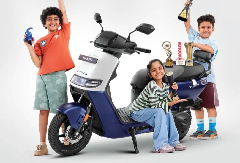 मई 2025 में भारत में EV टू-व्हीलर बिक्री ने रचा इतिहास, 1 लाख यूनिट्स बिकीं – Ola, Ather, Simple दे रहीं 8 साल की बैटरी वारंटी!