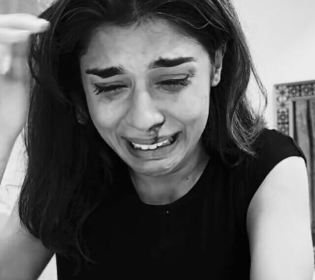Eisha-Singh-Crying-with-Nosebleed-Video-went-viral