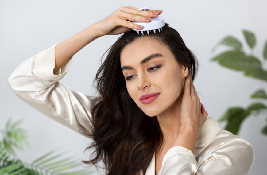 Hair Serum Use: हेयर सीरम लगाने का सही तरीका: जानिए बालों को हेल्दी और मैनेजेबल बनाने का टॉप 5 सीक्रेट