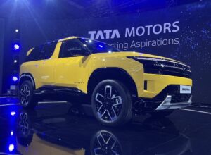 Tata Sierra 2025: टाटा मोटर्स ला रही है अपनी आइकॉनिक SUV का नया अवतार, पेट्रोल-डीजल और EV तीनों वर्जन में होगी लॉन्च