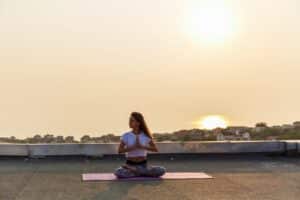 Winter Weight Loss Tips in Hindi: सर्दियों में वजन बढ़ने से परेशान? अपनाएं ये आसान और असरदार टिप्स